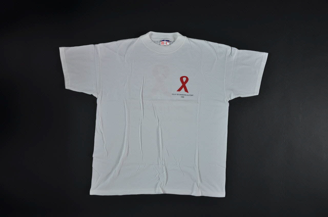 Ville De Maisons-Alfort tee-shirt "Journée mondiale de lutte contre le sida 1998" Île-de-France, France 1998 2004.201.58 Photo Mucem