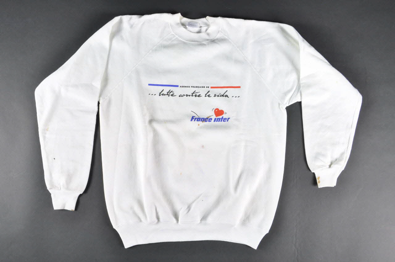 Afls Et France Inter sweat-shirt "Le préservatif. Aujourd'hui tout le monde dit oui" France 1992 2004.201.60 Photo Mucem