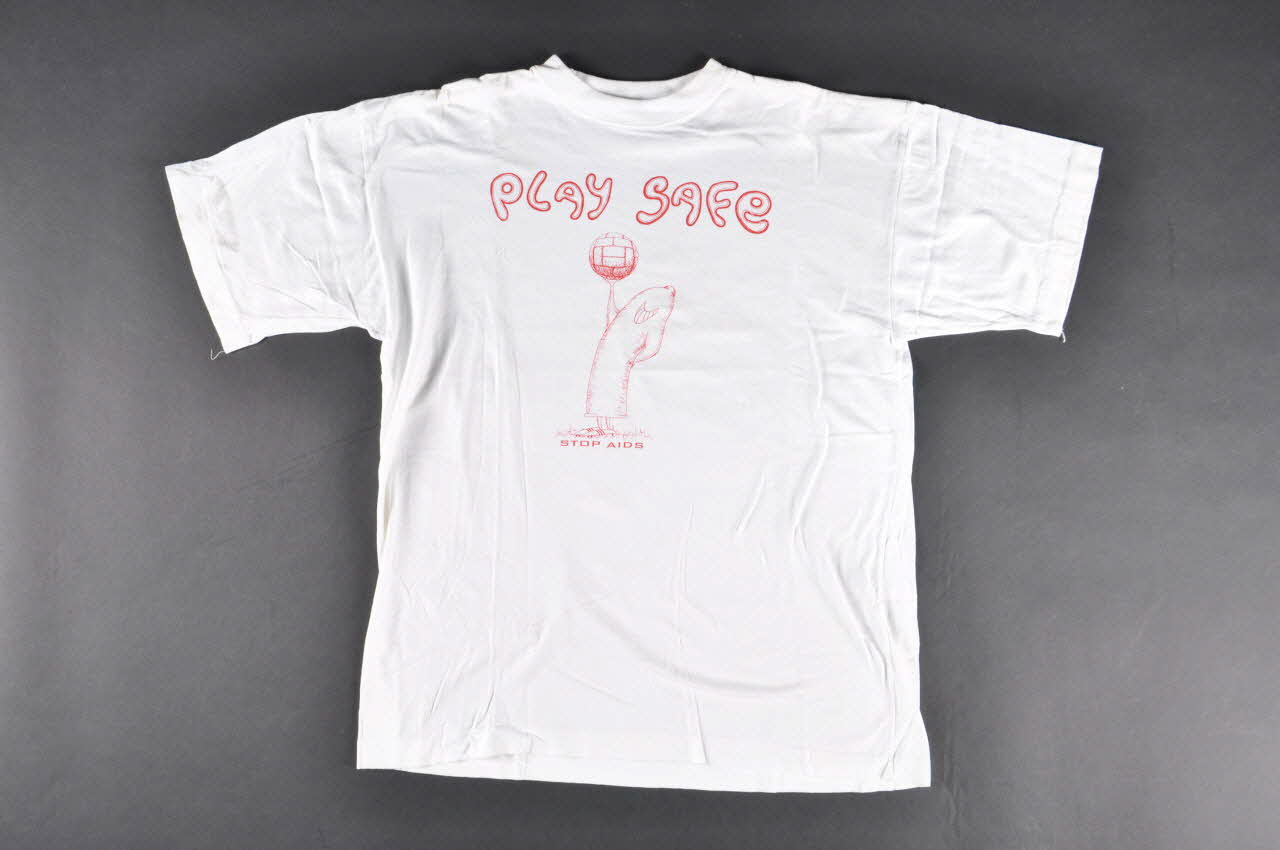 tee-shirt "Play safe" (Jouez en sécurité) 2004.201.66 Photo Mucem
