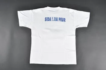 tee-shirt "Fidélité abstinence ou préservatif. Tiens voici la preuve de mon amour pour toi." 2004.201.72  Photo Mucem