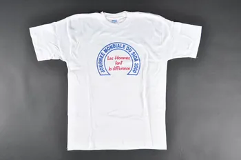 tee-shirt "Le sida est une réalité. Faites face !" 2004.201.76 Photo Mucem