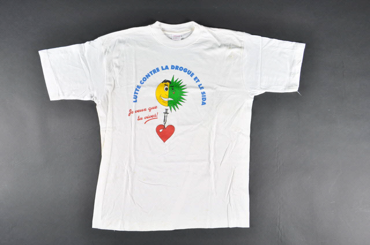 tee-shirt "Lutte contre la drogue et le sida. Je veux que tu vives" 2004.201.88 Photo Mucem