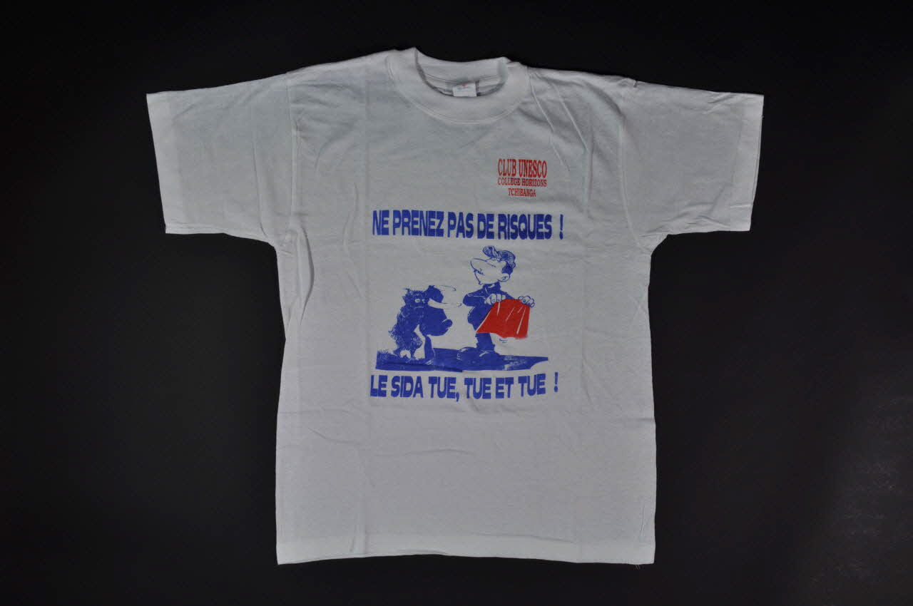 tee-shirt "Ne prenez pas de risques ! Le sida tue, tue et tue !" 2004.201.96 Photo Mucem