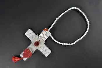 Soeurs de la Perpétuelle Indulgence - San Francisco croix-pendentif Collier et croix : France 2003 2004.202.2  Photo Mucem
