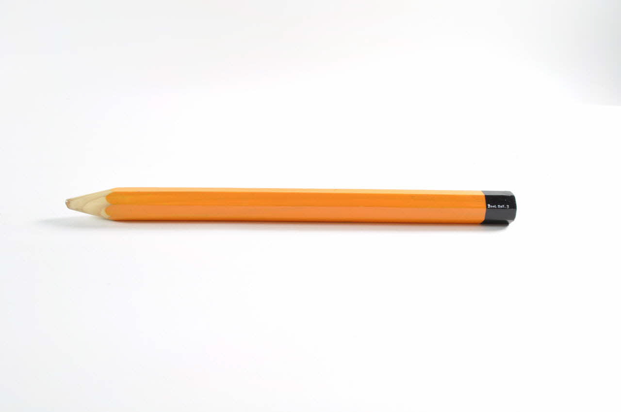 Soeurs de la Perpétuelle Indulgence - San Francisco crayon Crayon géant gravé "Irma" Île-de-France, France 2003 2004.202.3 Photo Mucem