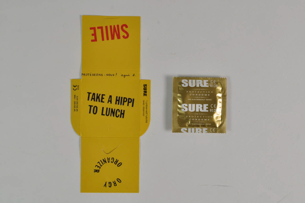 agnès b. Pochette de préservatif Protégeons-nous / SMILE (Sourire) France 2004 2004.203.11.1-2 Photo Mucem