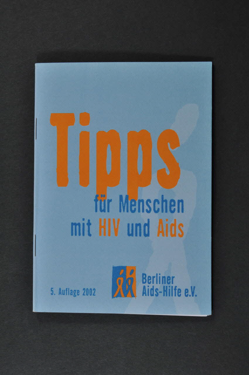 Berliner Aids-Hilfe BROCHURE "Tipps für Menschen mit HIV und AIDS" (Conseils pour les personnes séropositives) 5° édition. Allemagne 2002/8 2003.117.29 Photo Mucem