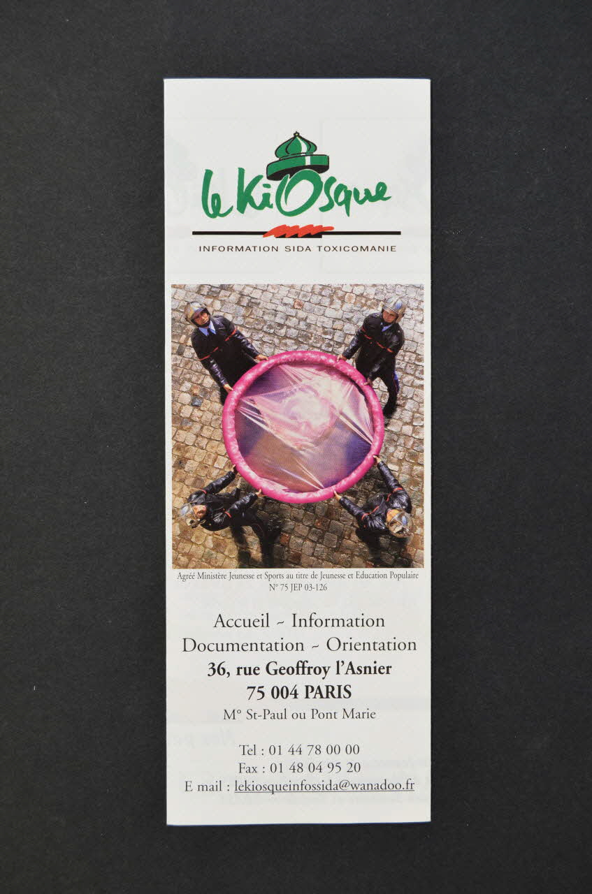 Fondation de France et la Fondation Levi Strauss Dépliant Le Kiosque. Informations. Sida. Toxicomanie. France 2003 2004.203.44 Photo Mucem