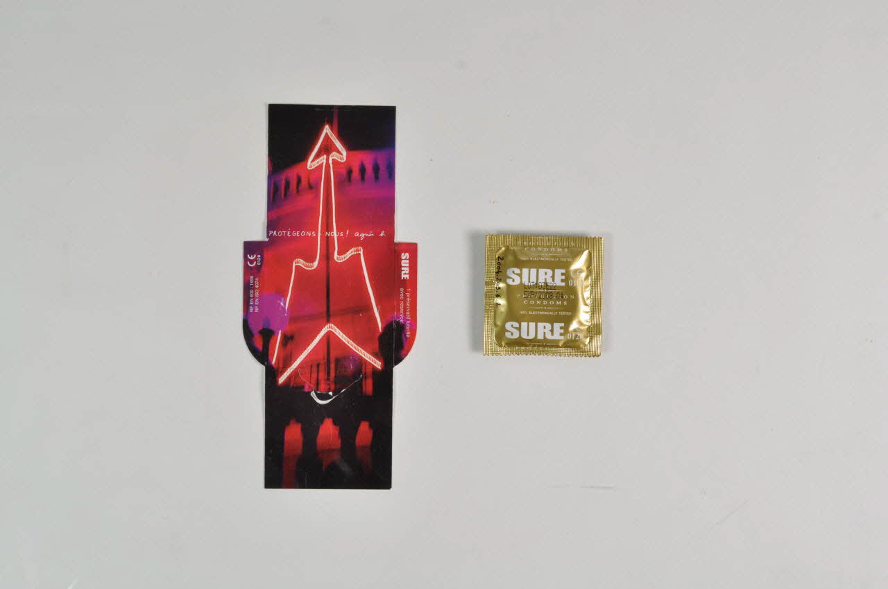 agnès b. Préservatif Protégeons-nous France 2004 2004.203.6.1-2 Photo Mucem