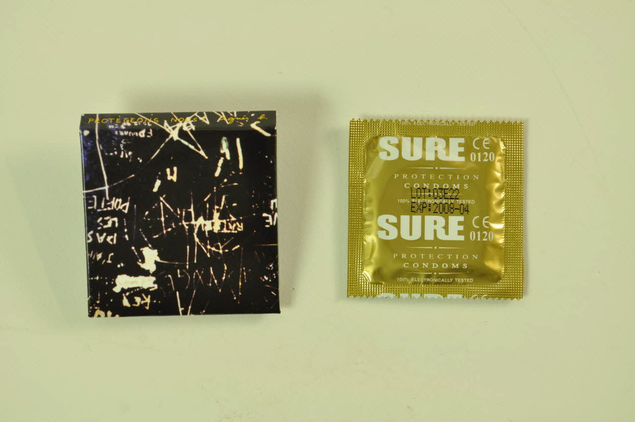 agnès b. Préservatif France 2004 2004.203.7.1-2 Photo Mucem
