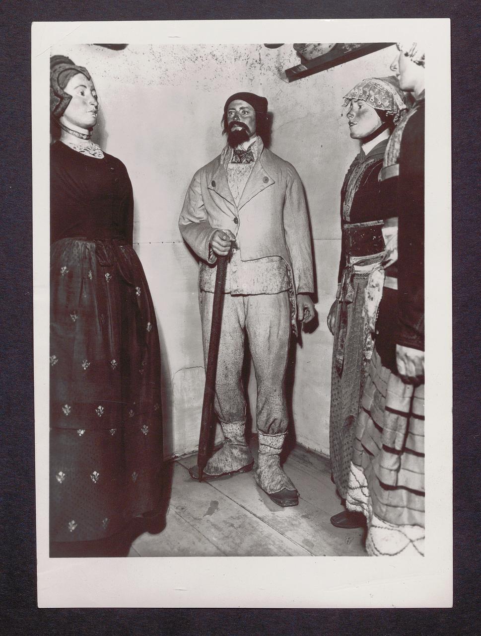 Anonyme photographie Paris : Musée d'Ethnographie du Trocadéro. Section française Rhône-Alpes, France 1941 Ph.1941.140.20  Photo