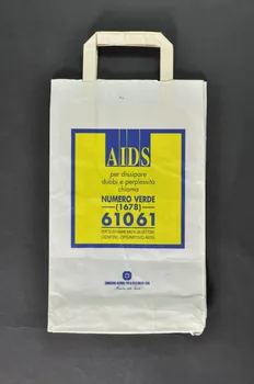 Ministero Della Salute Sac en papier "AIDS per dissipare dubbi e perplessita chiama Numero verde..." (Sida. Pour calmer doutes et perplexité, appelez le numéro vert :...) Italie 2003 2003.120.26 Photo Mucem