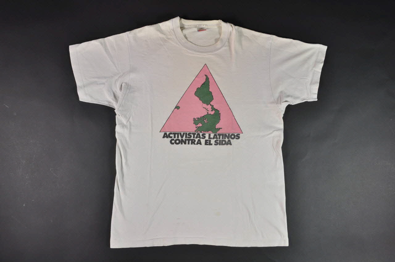 tee-shirt T shirt  "Activistas Latinos contra el sida" 2003.121.3 Photo Mucem