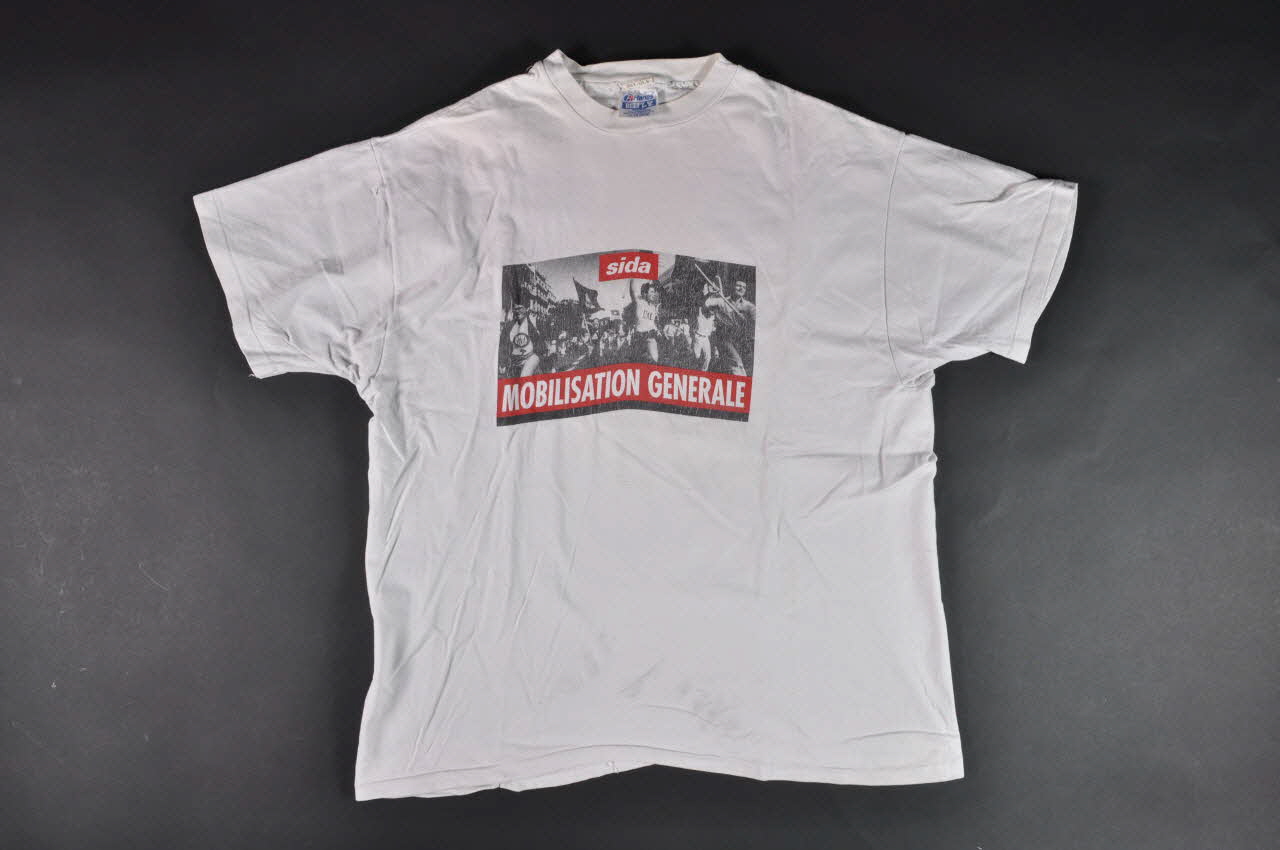 Act Up-Paris tee-shirt T shirt  "Sida Mobilisation générale" France 1992 2003.121.4 Photo Mucem