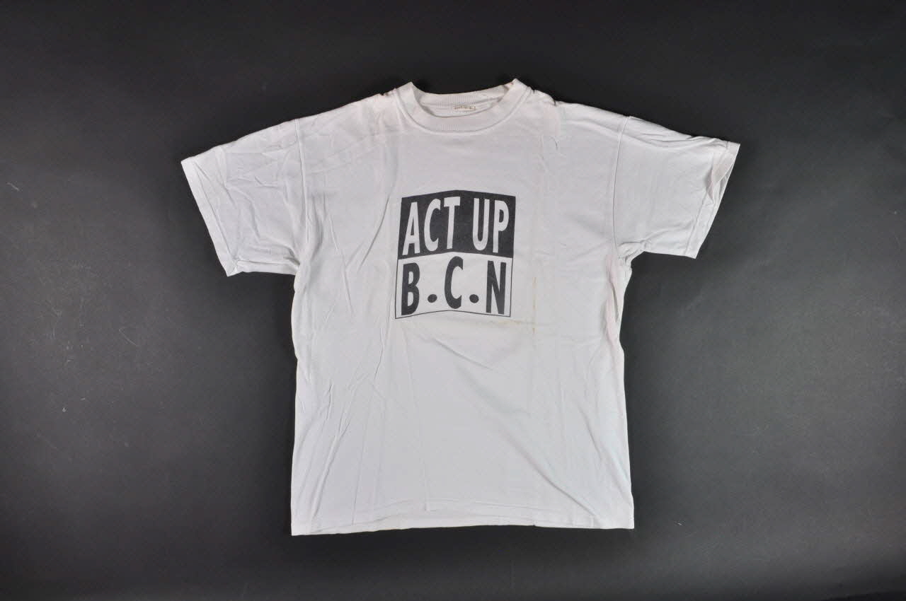 tee-shirt T shirt  "Act Up BCN" 2003.121.5 Photo Mucem