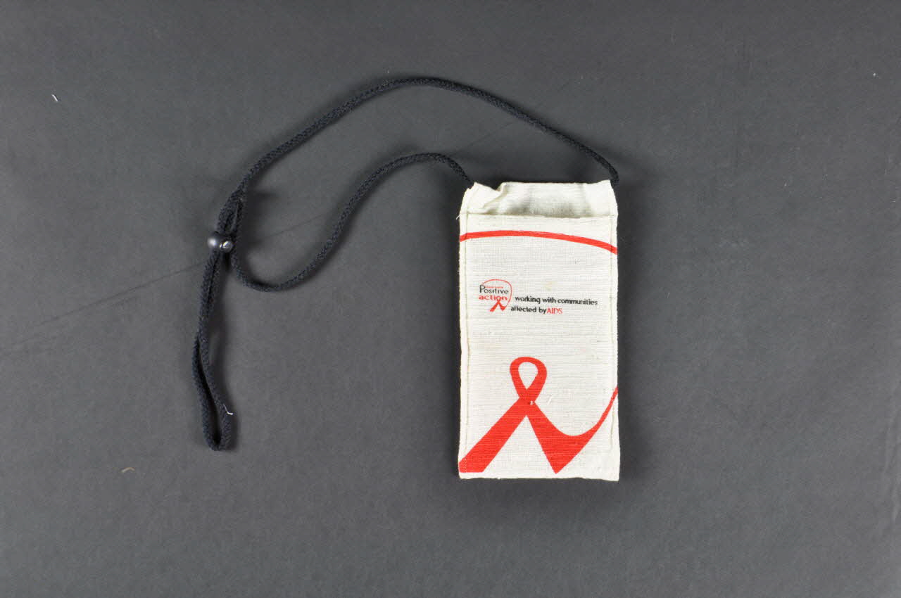 Glaxo Smith Kline Pochette à mettre autour du cou "Your pocket Thai Phrase Guide" International 2004 2004.204.149.1 Photo Mucem