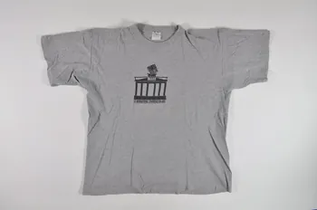 Act Up Berlin tee-shirt T shirt  "Act Up Berlin. IX International Conference on AIDS" France 1993 2003.121.6  Photo Mucem