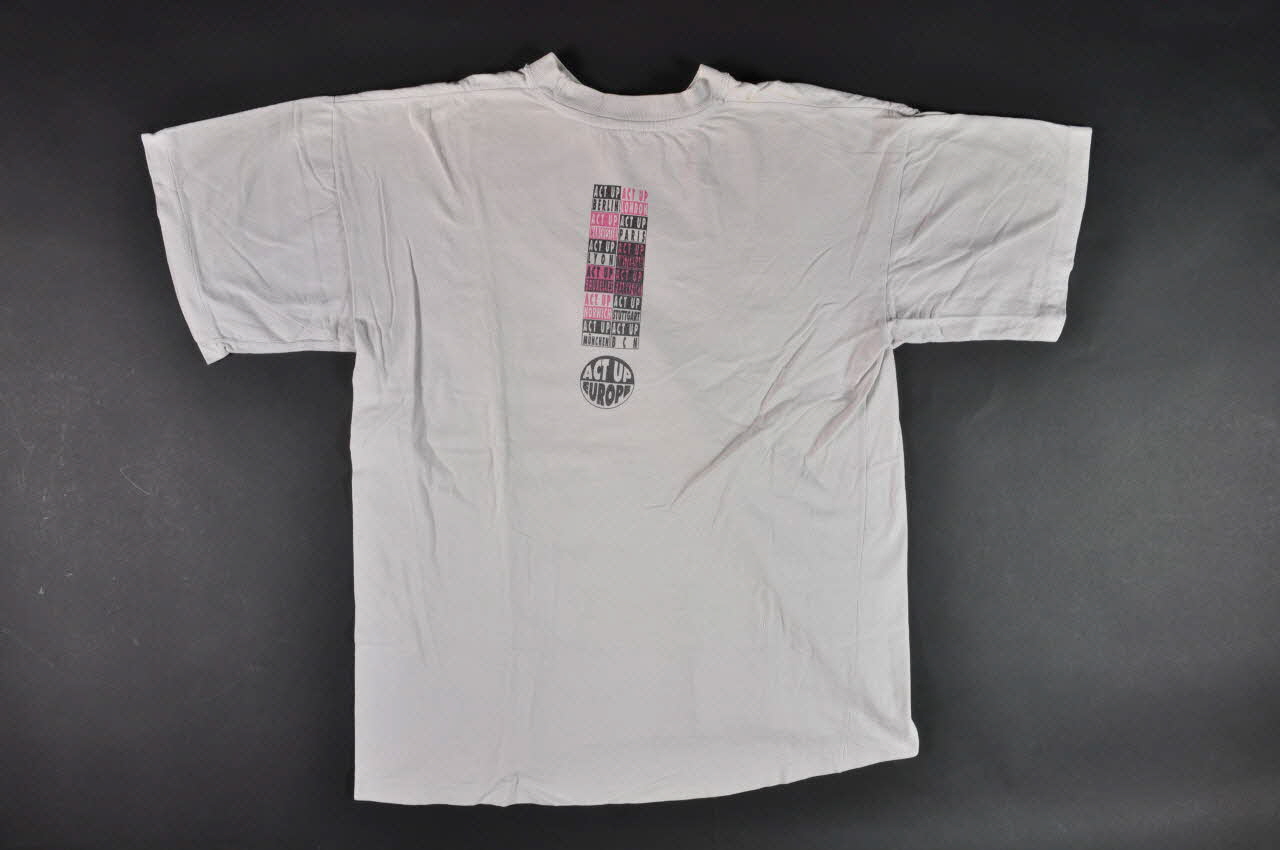 tee-shirt T shirt  "Act Up Europe" 2003.121.8 Photo Mucem