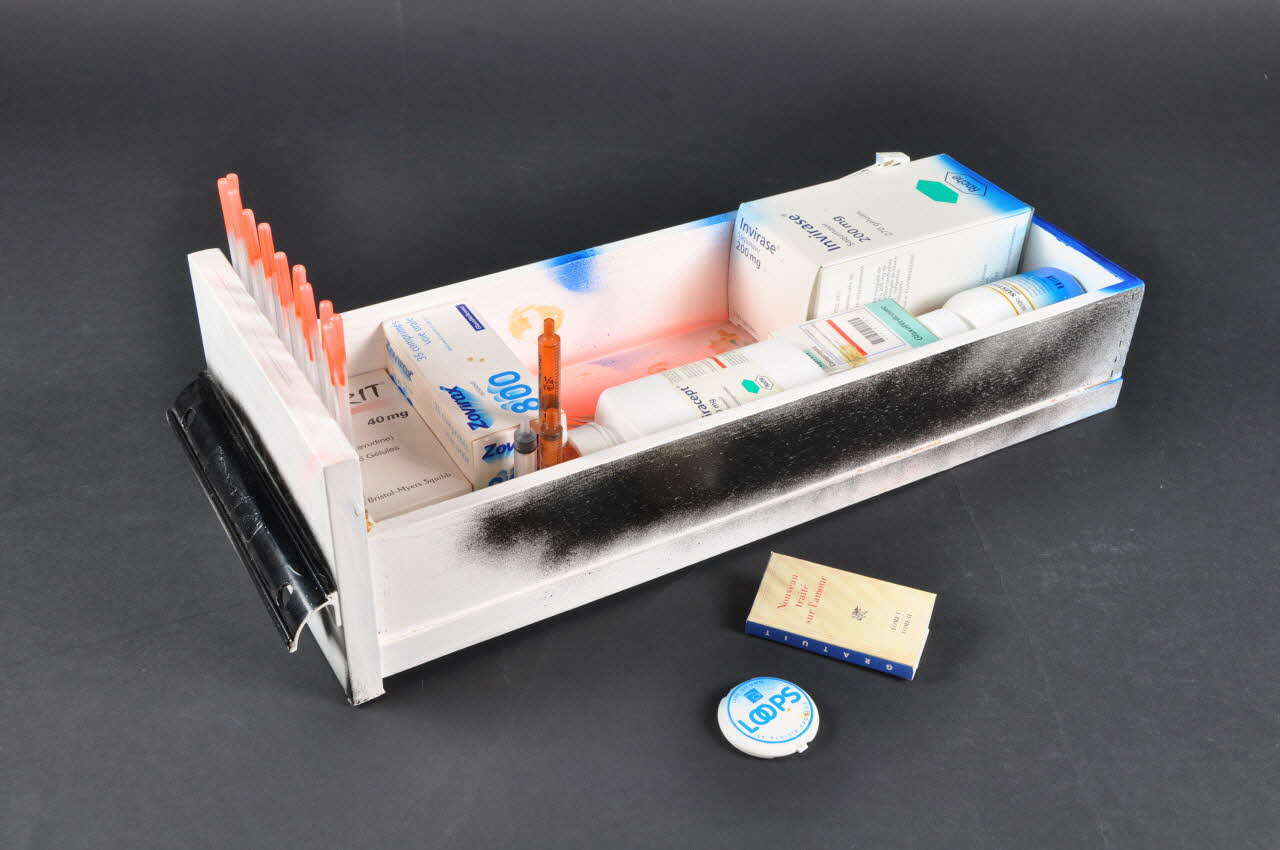 triptyque le nécéssaire de survie du séropositif au VIH (2) 2004.204.151.1-4 Photo Mucem