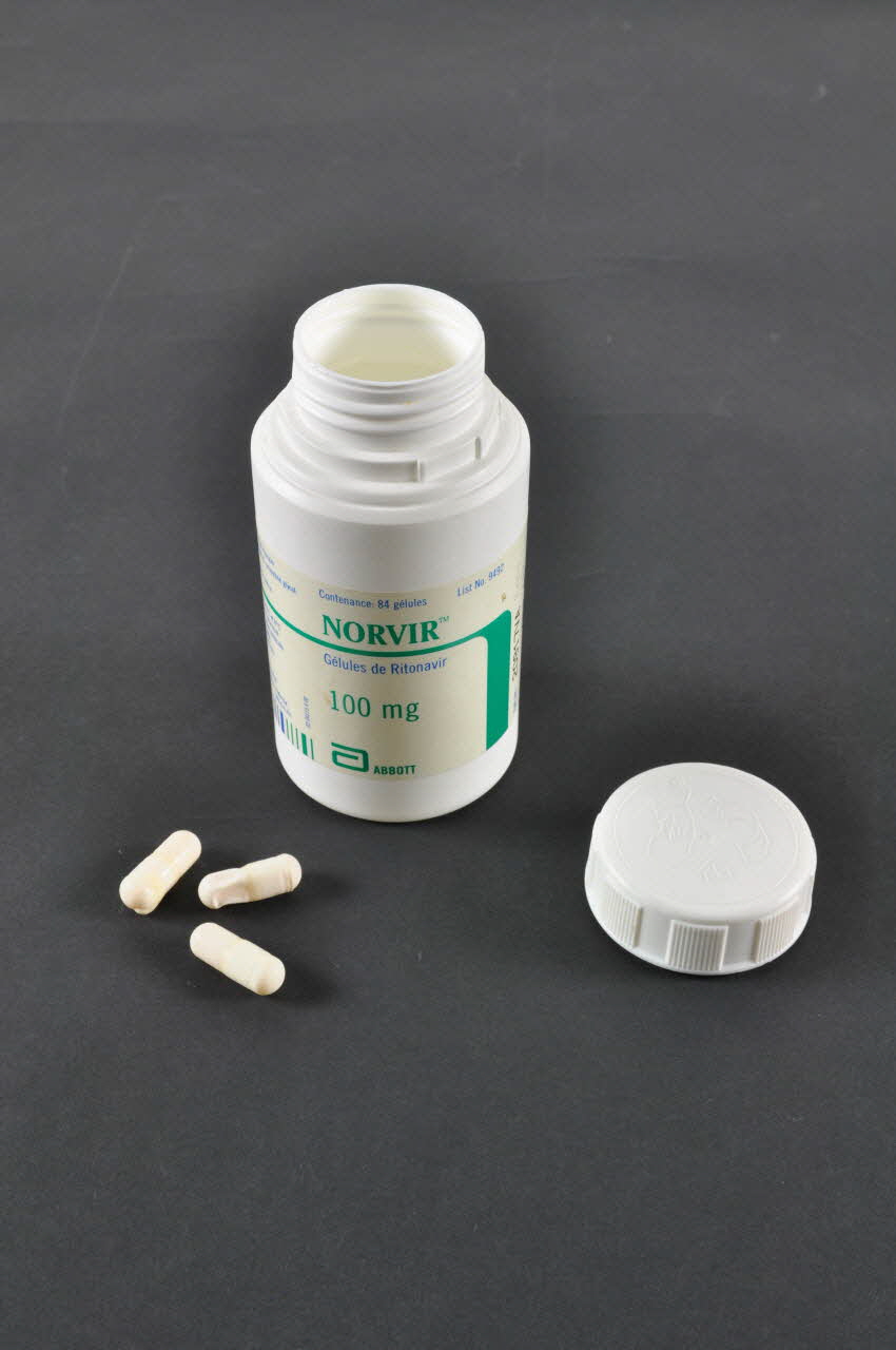Laboratoires Abbott Boite de médicaments "Norvir 100 mg" France 2004 2004.204.155.1-3 Photo Mucem