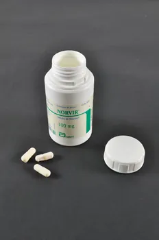 Laboratoires Abbott Boite de médicaments "Norvir 100 mg" France 2004 2004.204.155.1-3  Photo Mucem