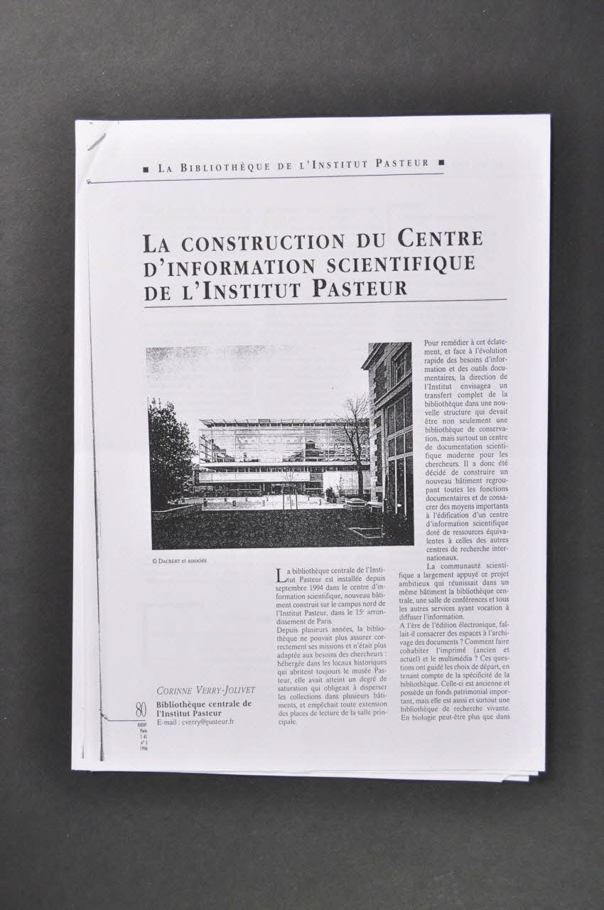 Hôpital Pasteur - Personnel et malades Tiré à part "La construction du Centre d'information Scientifique de l'Institut Pasteur" France 1996 2003.123.14 Photo Mucem