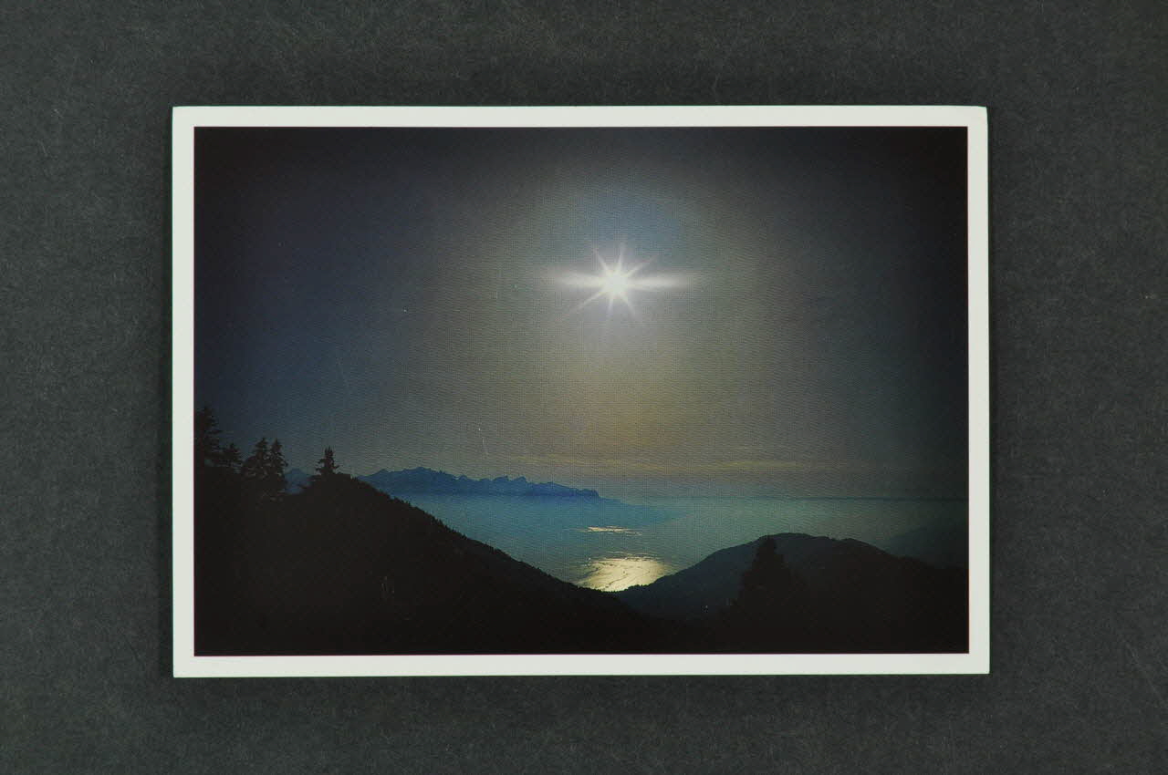 Hôpital Pasteur - Personnel et malades carte postale Léman clair obscur (sur le bureau de la psychologue) France 1998 2003.123.2 Photo Mucem