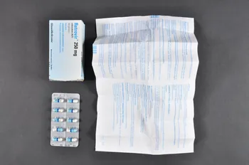 Glaxowellcome Boite de médicaments Retrovir 250 mg avec gélules France 2004 2004.204.36.1 Photo Mucem