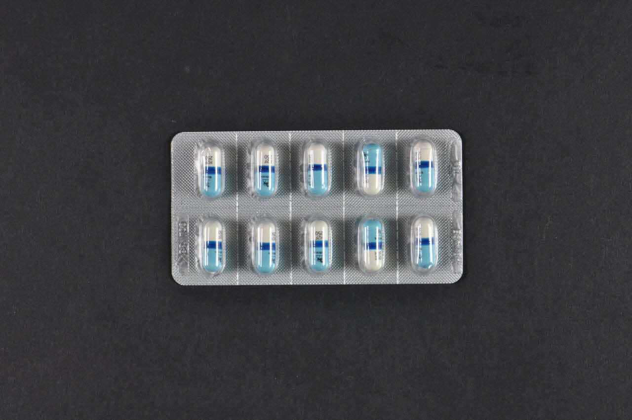 Glaxowellcome Blister Retrovir 250 mg avec gélules France 2004 2004.204.36.2 Photo Mucem