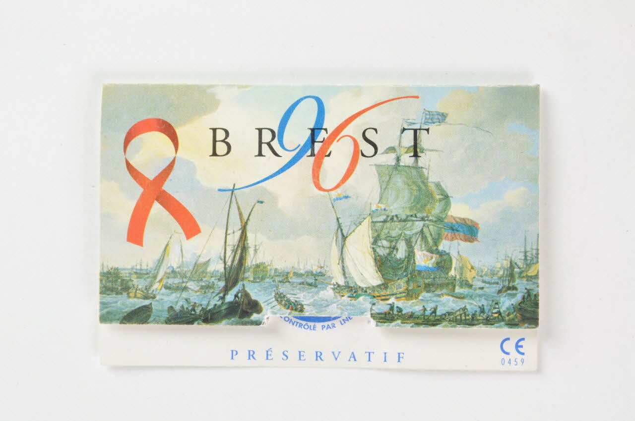 Sida Info Service / AIDES Armor / Collectif Brestois Préservatif Brest, 96 ruban rouge et bateaux Bretagne, France 1999 2003.125.145.1-2 Photo Mucem