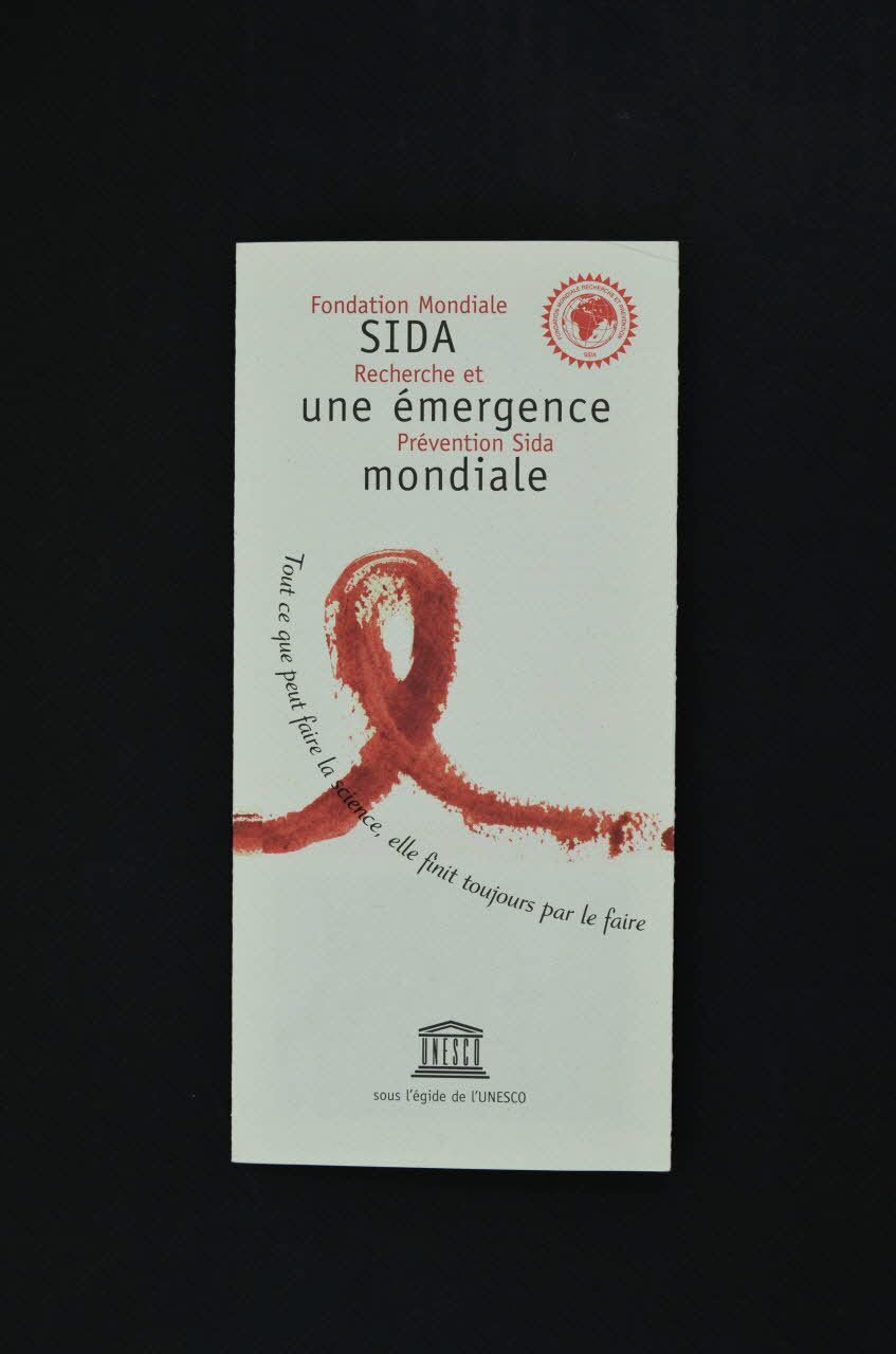 Unesco, Fondation Mondiale Recherche Et Prévention Dépliant "Fondation mondiale Recherche et Prévention Sida. Sida une émergence mondiale" International 2004 2004.204.61 Photo Mucem
