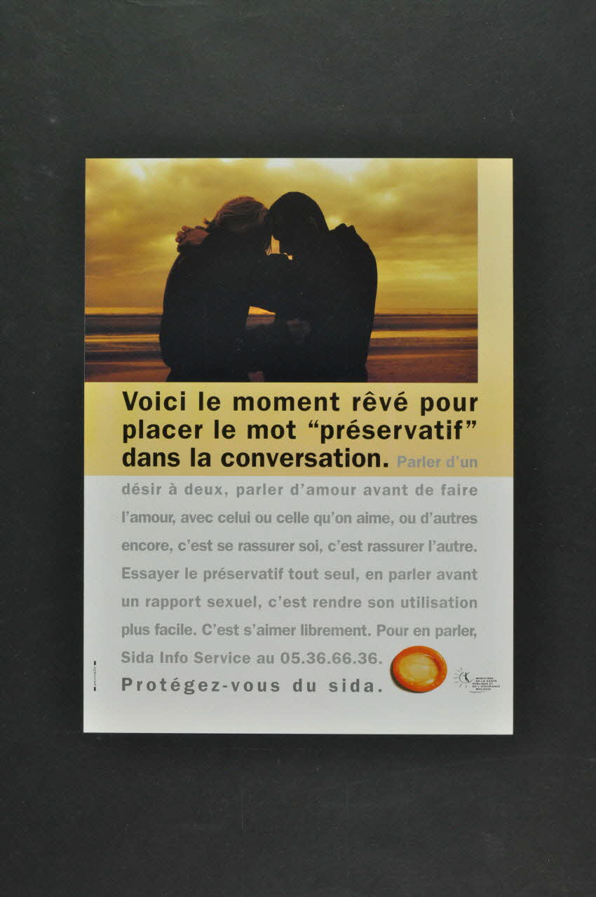 affiche "Voici le moment rêvé pour placer le mot "préservatif" dans la conversation" 2003.125.155 Photo Mucem