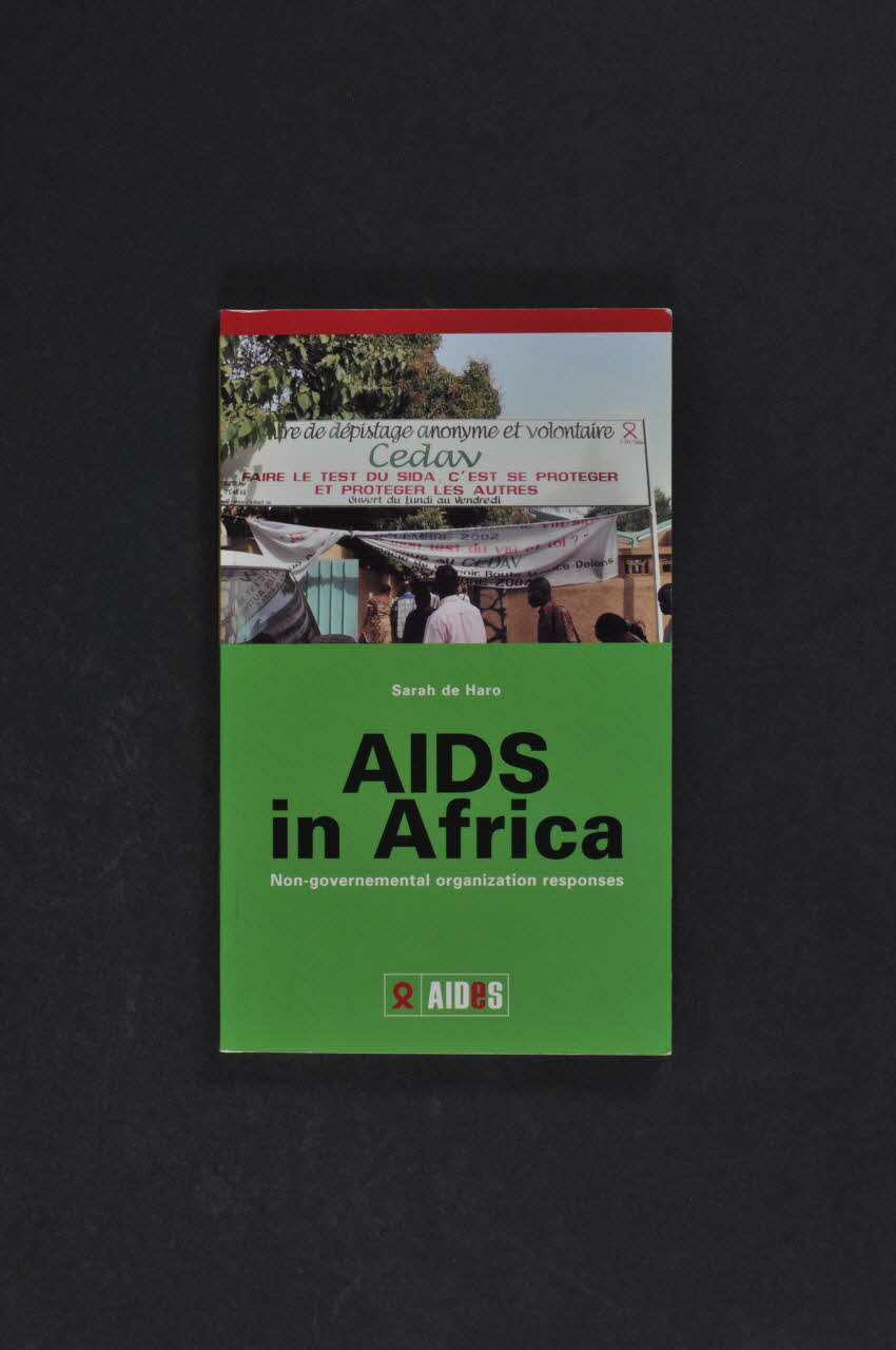 Aides, Réseau Afrique 2000 livre "AIDS in Africa. Non-governemental organization responses" (Le sida en Afrique. La réponse d'une organisation non gouvernementale) Afrique 2004 2004.204.68 Photo Mucem
