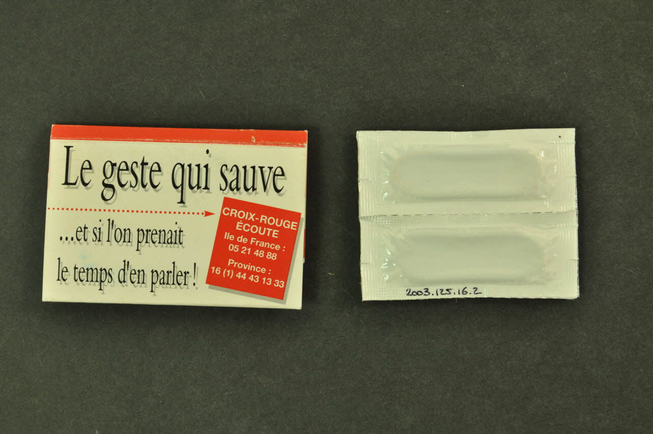 Croix Rouge Française, Hutchinson Emballage de préservatif Emballage de préservatif  "Journée mondiale SIDA. Je t'aime et je le prouve" France 1998 2003.125.16.1-2 Photo Mucem