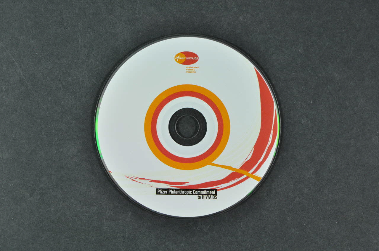 Laboratoire Pfizer CD-ROM Pfizer Philanthropic Commitment to HIV / Aids (Engagement philanthropique de Pfizer sur le sida) International 2004 2004.204.84.1-2 Photo Mucem