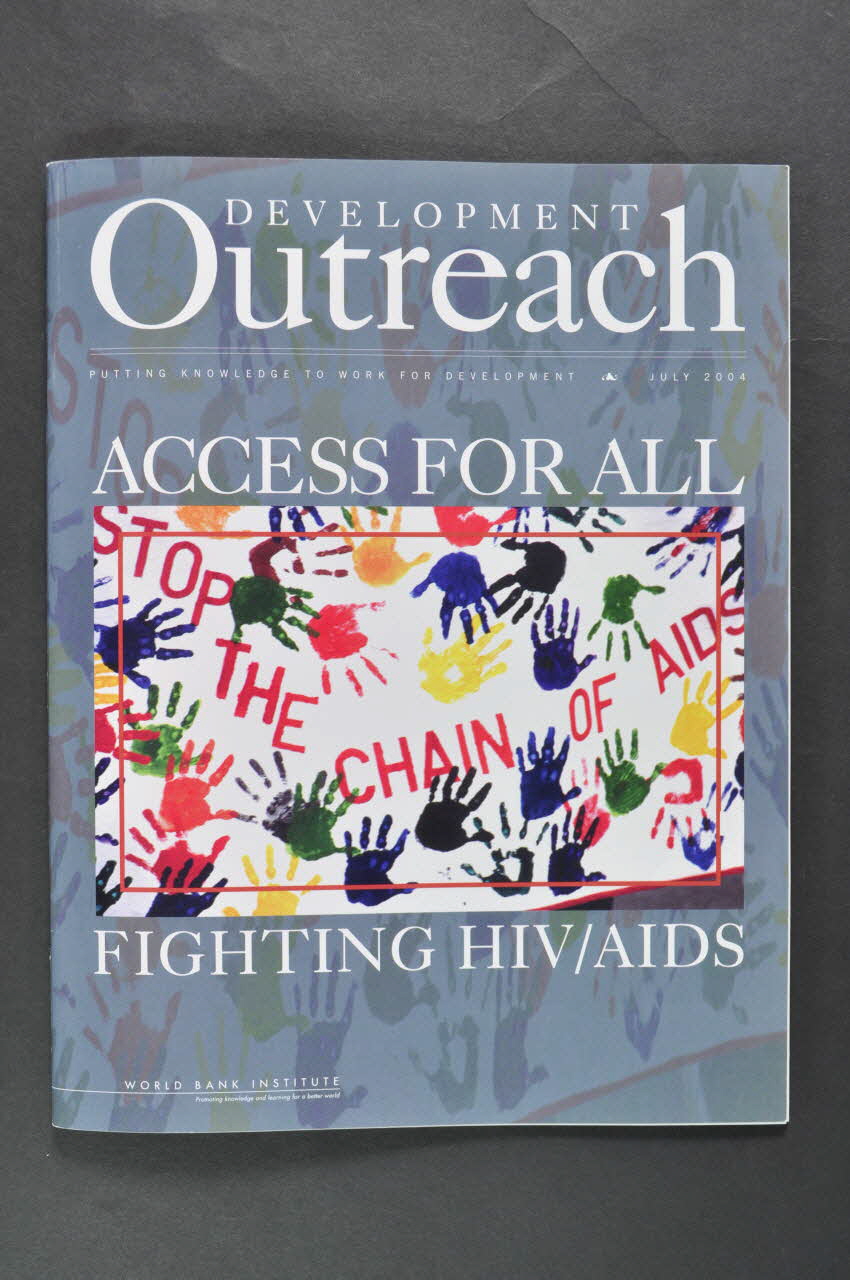 Banque Mondiale revue Development outreach : Access for all. Fighting HIV/AIDS (Accès pour tous. Combattre le VIH/sida) International 2004 2004.204.9 Photo Mucem