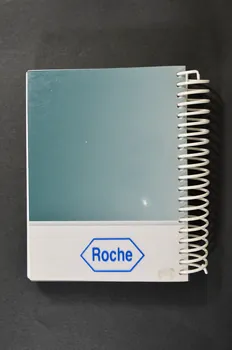 Roche BROCHURE "Guide to management of HIV drug" International 2004 2004.204.94 Photo Mucem