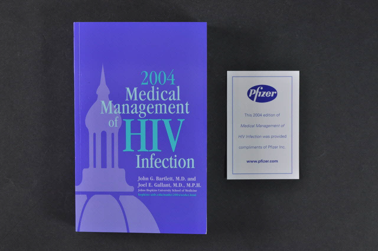 John Hopkins University School Of Medicine livre "2004 Medical Management of HIV Infection" (Traitement médical de l'infection par le VIH) International 2004 2004.204.95.1-2 Photo Mucem