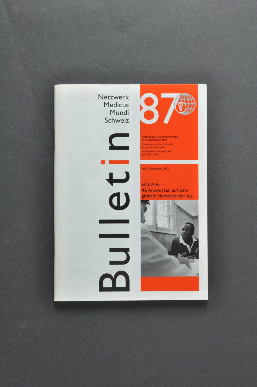 Netzwerk Medicus Mundi Schweitz Bulletin Netzwerk Medicus Mundi Schweiz, n° 87, décembre 2002 / HIV/AIDS - 46 Antworten auf eine globale Herausforderung (Bulletin / Medicus Mundi Schweiz Network / No.87, décembre 2002 / VIH/SIDA - 46  - Répondre à un défi mondial) Lorraine, France 2002 2004.205.21 Photo Mucem