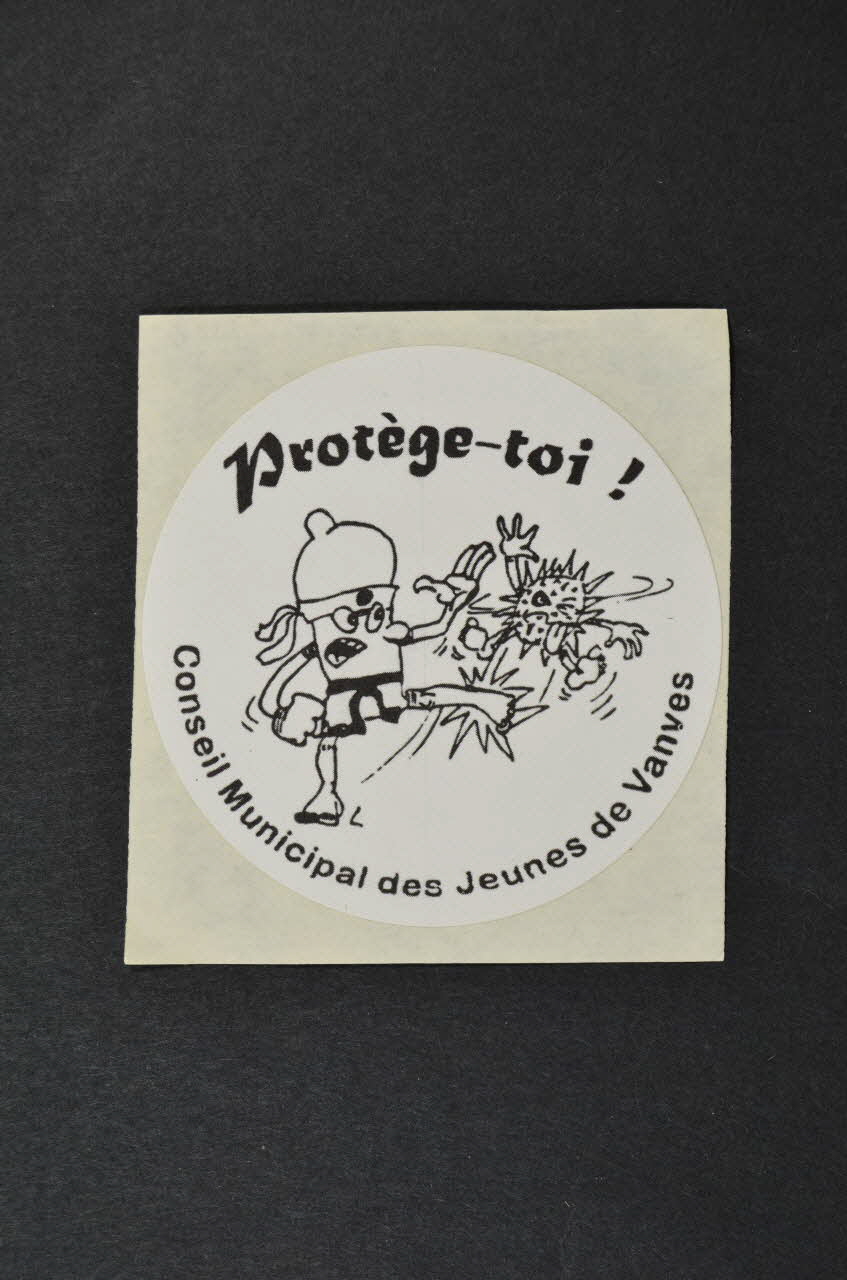 autocollant Protège-toi ! 2003.125.263 Photo Mucem