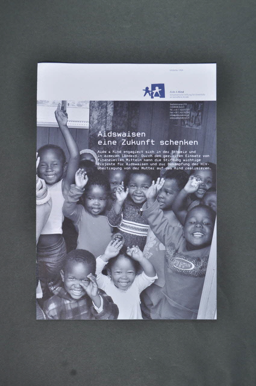Aids & Kind Bulletin Aidswaisen eine Zukunft schenken" ("Donner un avenir aux orphelins du sida") Lorraine, France 2004 2004.205.28.1-2 Photo Mucem
