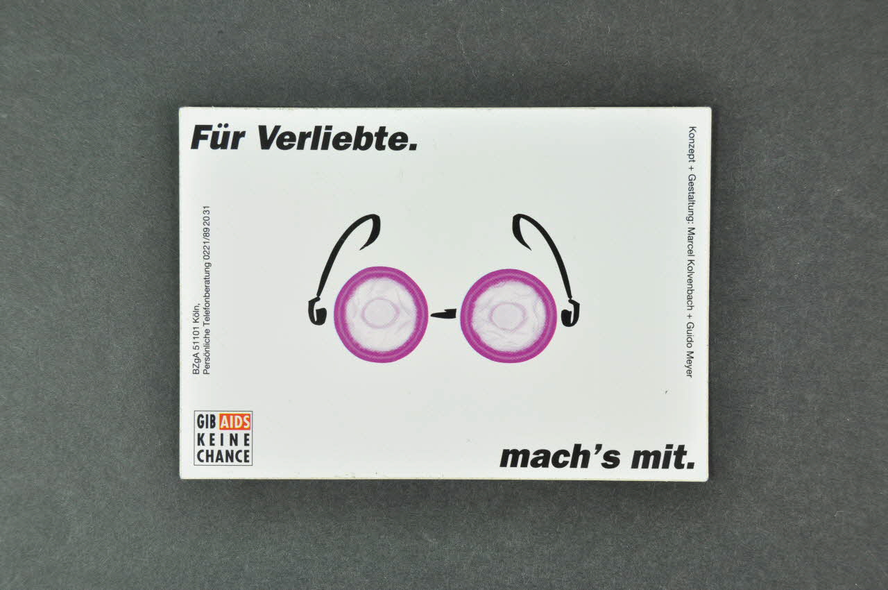 autocollant "Für Verliebte. / Mach's mit" (lunettes) (Pour les amoureux) 2003.125.268 Photo Mucem