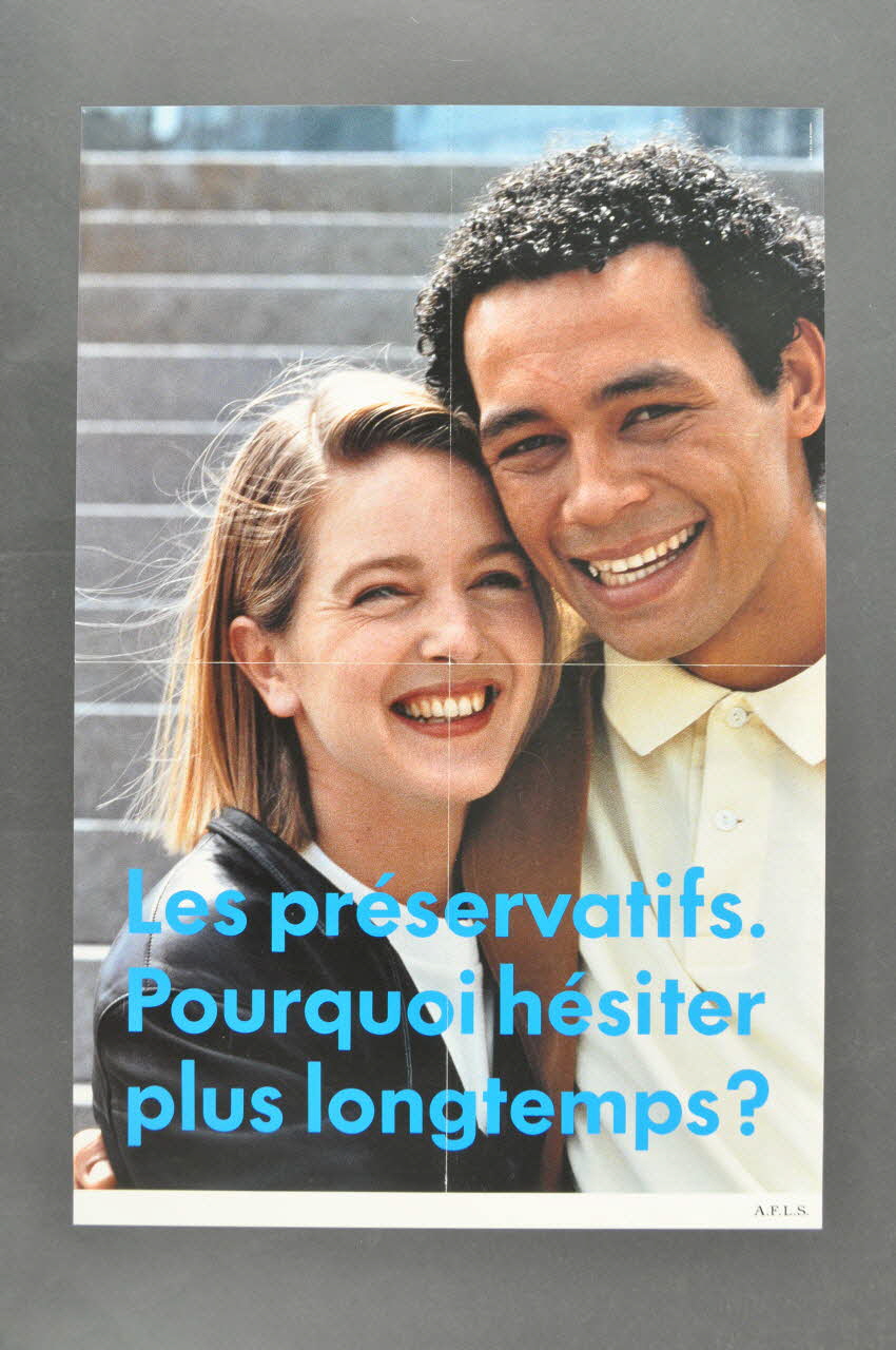 AFLS (Agence Française De Lutte Contre Le Sida) affiche "Les préservatifs. Pourquoi hésiter plus longtemps?" (garçon brun et fille blonde) France 1991 2003.125.27  Photo Mucem