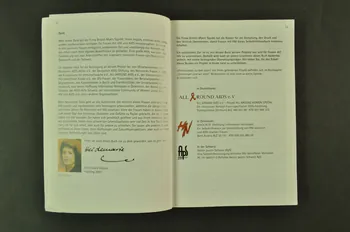 Aktion Positiv Schweiz livre "Storchenbeine im Minirock / Frauen, HIV und AIDS" (Jambes de cigogne en mini jupe // Femmes, VIH et SIDA // Expériences et astuces) Lorraine, France 2000 2004.205.48 Photo Mucem