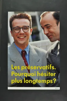 AFLS (Agence Française De Lutte Contre Le Sida) affiche "Les préservatifs. Pourquoi hésiter plus longtemps?" (2 garçons ) France 1991 2003.125.30  Photo Mucem