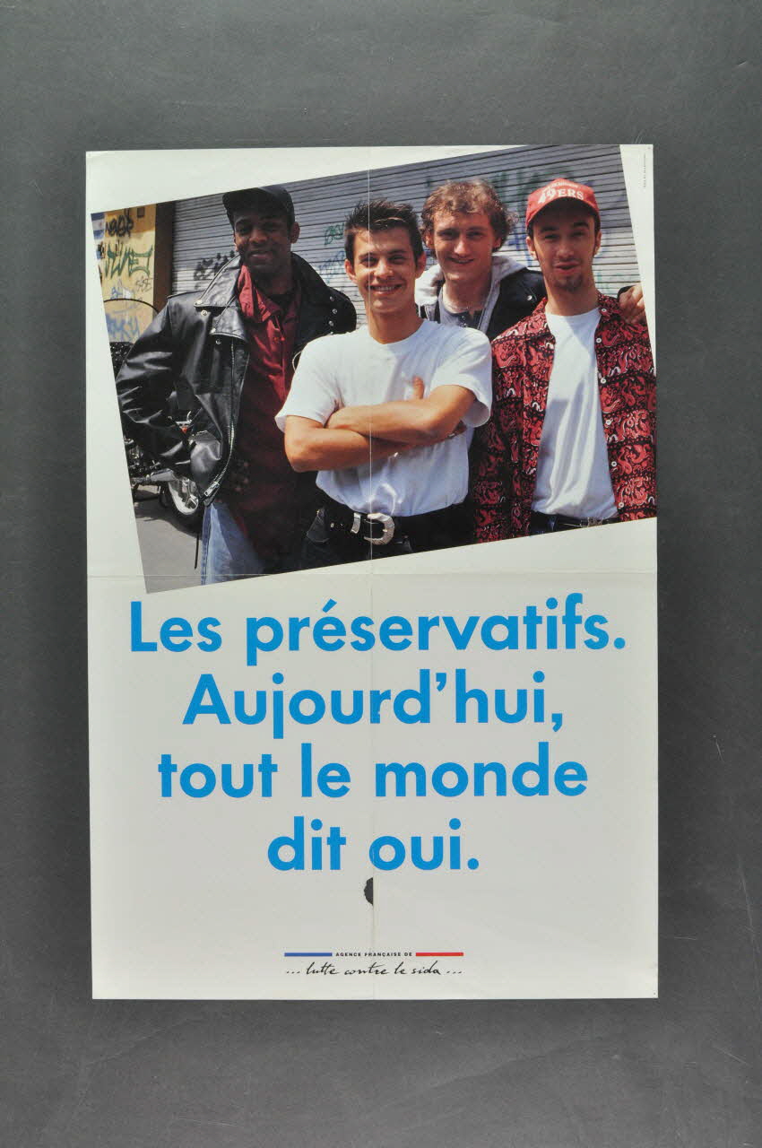 AFLS (Agence Française De Lutte Contre Le Sida) affiche "Les préservatifs. Aujourd'hui tout le monde dit oui" (4 garçons sportifs) France 1992 2003.125.31 Photo Mucem