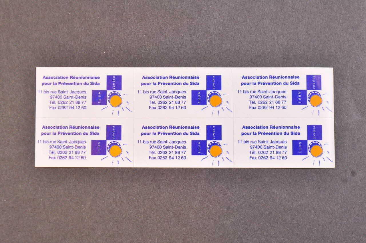 Planche d'autocollants Plaquette de 6 timbres autocollants Association Réunionnaise pour la Prévention du Sida 2003.125.329 Photo Mucem