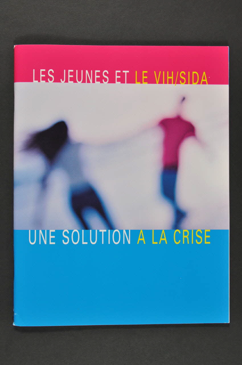 Onusida BROCHURE "Les jeunes et le VIH/Sida. Une solution à la crise" Lorraine, France 2002 2004.206.15 Photo Mucem