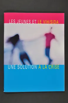 Onusida BROCHURE "Les jeunes et le VIH/Sida. Une solution à la crise" Lorraine, France 2002 2004.206.15  Photo Mucem