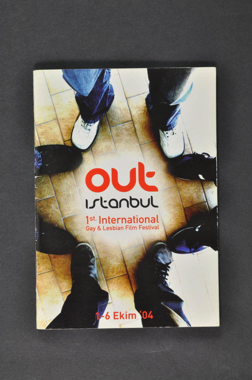 Out Istanbul BROCHURE "Out Istanbul. 1st International Gay and lesbian Film Festival" (bilingue turc anglais) Turquie 2004 2005.181.1 Photo Mucem